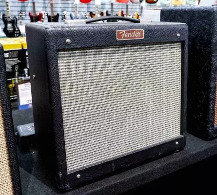 Fender - Pro Junior IV SE, 120V - Black 2